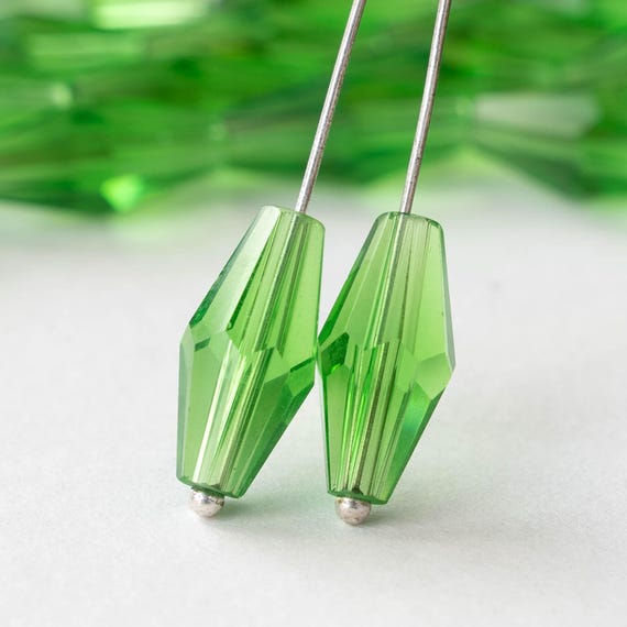 8 x 16 mm ハンドカットガラスロングバイコーンビーズ - チェコガラス