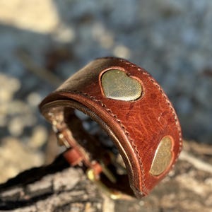 Collare per cani in pelle con cuori, lussuoso e glamour, collare per levriero, campanellino a vento con strass, imbottito, fatto a mano