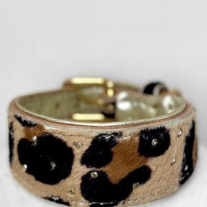 Collar de perro de cuero con estampado Leo, collar de galgo de lujo y glamour, carillón de viento con pedrería, acolchado para galgo, hecho a mano