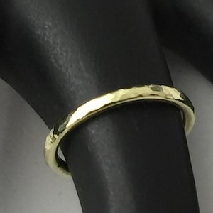 Hammered Green gold band, 18kt green gold, plain gold band, thin green gold band, green gold wedding band