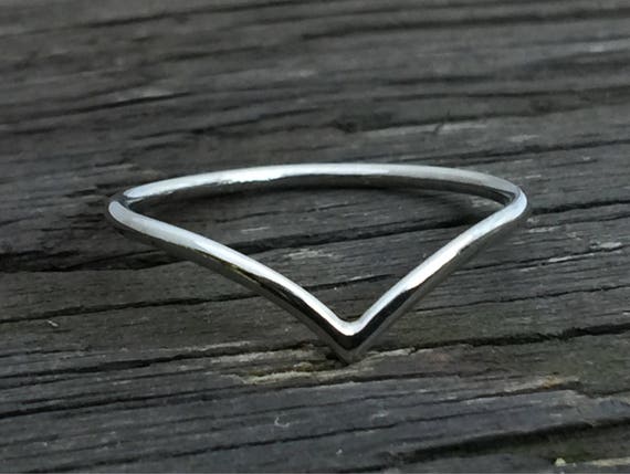 platinum chevron wedding band