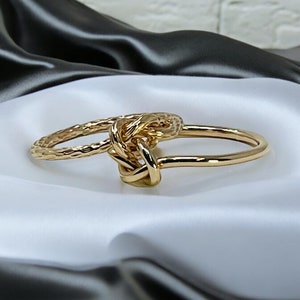 Chunky gold knot ring, handmade elegant design with beautiful facets