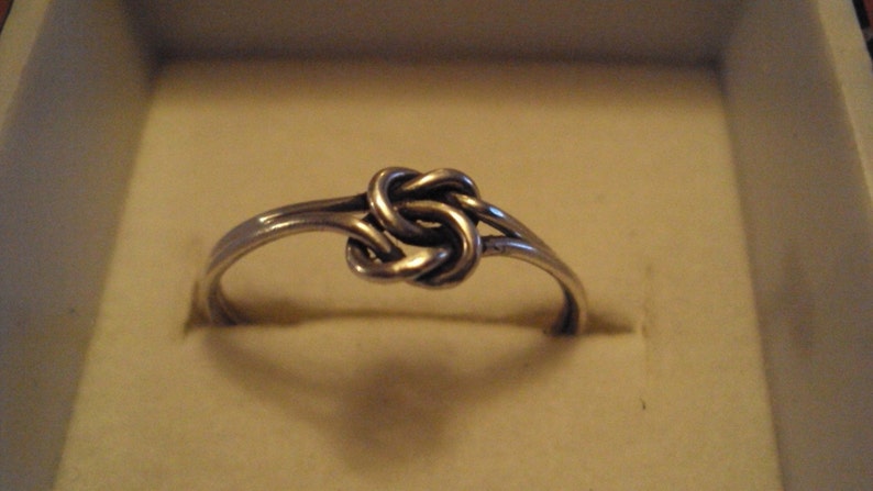 Sterling Silber Doppel Liebe Knoten Ring zur Verlobung, Hochzeit, traditionelle. Celtic, 16g, 925 Silber Ehering Bild 1