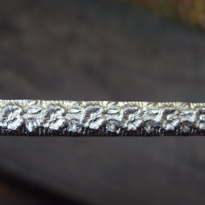 ジュエリー用スターリングシルバーパターンワイヤー、スターリングシルバーローズデザイン、幅4.9 mm、