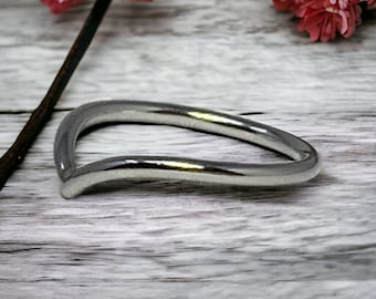 950 platinum chevron band, simple and stylish, ethically sourced metals,