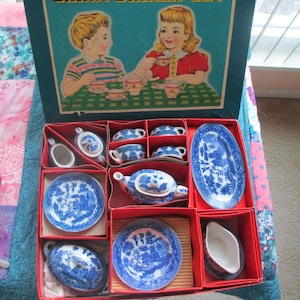 Vtg BLUE WILLOW Child DINNER & Tea Set, Japan, 20 Pieces in Original Box!