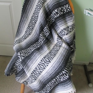 MEXICAN HAND WOVEN Falsa Blanket Serape, Throw, Yoga, Camping, Picnic, Vacation Cabin, Wall Hanging 72&quot; x 43&quot;, Shades of Gray, Pre-owned