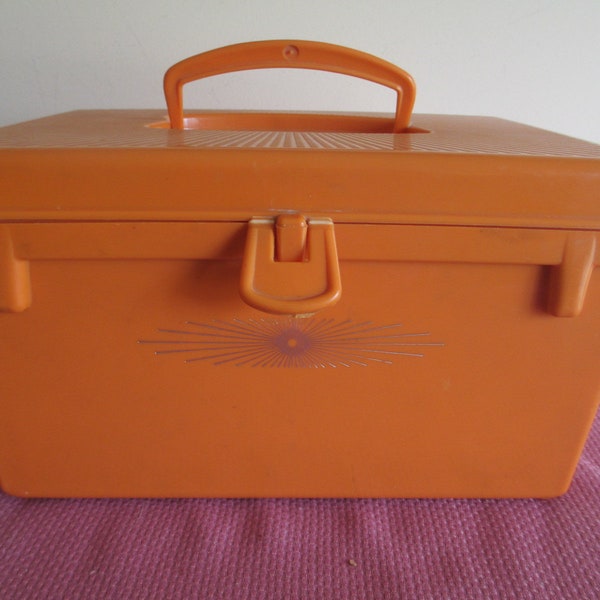 Vtg SOLO ORANGE Plastic HAIRDRESSER Hair Stylist Case Atomic Sunburst with Inside Tray, Sewing Case