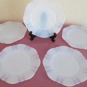 5 MACBETH EVANS American Sweetheart Plates w/ Center Design, Monax Translucent White Depression Glass, 1930&#39;s, Salad, Dessert, Luncheon