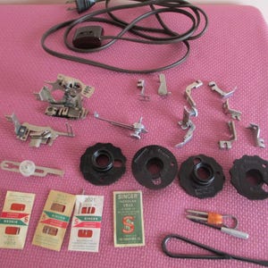 Vtg Lot SINGER and SIMANCO Accessories / Parts, 25 pieces includes Shank Multi Slotted Binder Foot, Cloth Guide, Singer 401