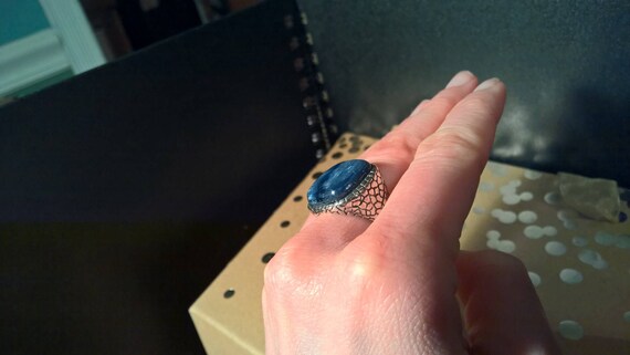 Large sterling silver ring featuring a large, squ… - image 2