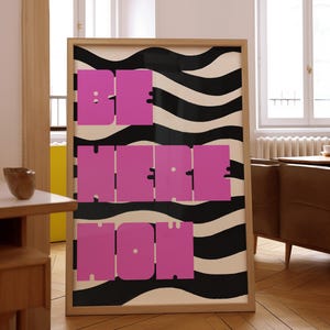 Be Here Now Art Print – Graphic Poster, Modern Mindfulness Wall Art, Retro Psychedelic Decor, Inspirational Quote Print, Optical Illusion