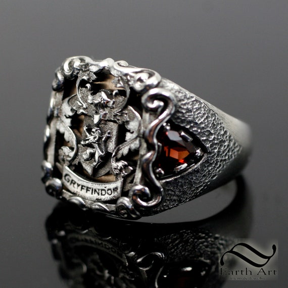Customizable Deluxe House Signet Ring - the Lion - Sterling Silver
