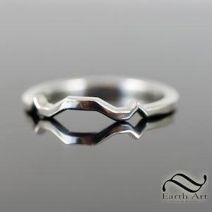 Matching wedding band to Warlock triple stone ring