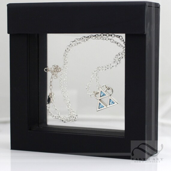 パワードギア　 HYPER MAG NECKLACE 高機能ながらソリッドで上品なデザインが大人の魅力を引き立てる