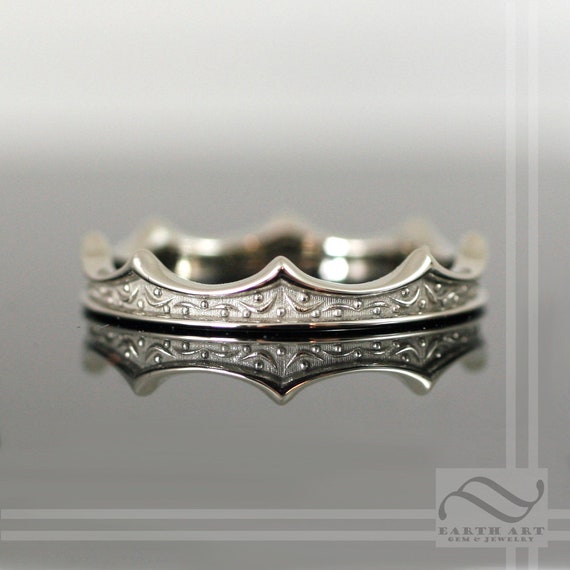 Ladies Petite Paisley 14k Gold Crown Ring