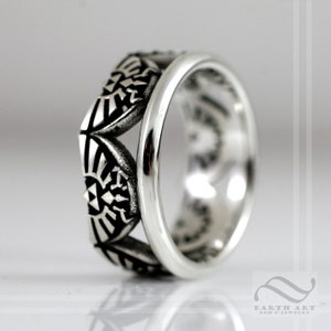 Hyrule Crest Crown Ring - Sterling Silver - Zelda Themed geeky Ring