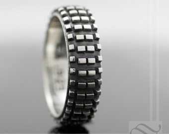 Anillo de banda de rodadura de neumático de moto de cross - Plata esterlina u oro - Anillo de bodas con textura de neumático con nudos para hombre