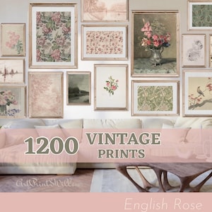 Könnte beinhalten: Eine Sammlung gerahmter Vintage-Drucke, darunter Blumen- und Landschaftskunst, die an einer Wand angeordnet sind. Die Drucke weisen verschiedene Stile und Farben auf, mit einem Schwerpunkt auf englischen Rosenthemen. Der Text "1200 VINTAGE PRINTS" ist deutlich sichtbar.