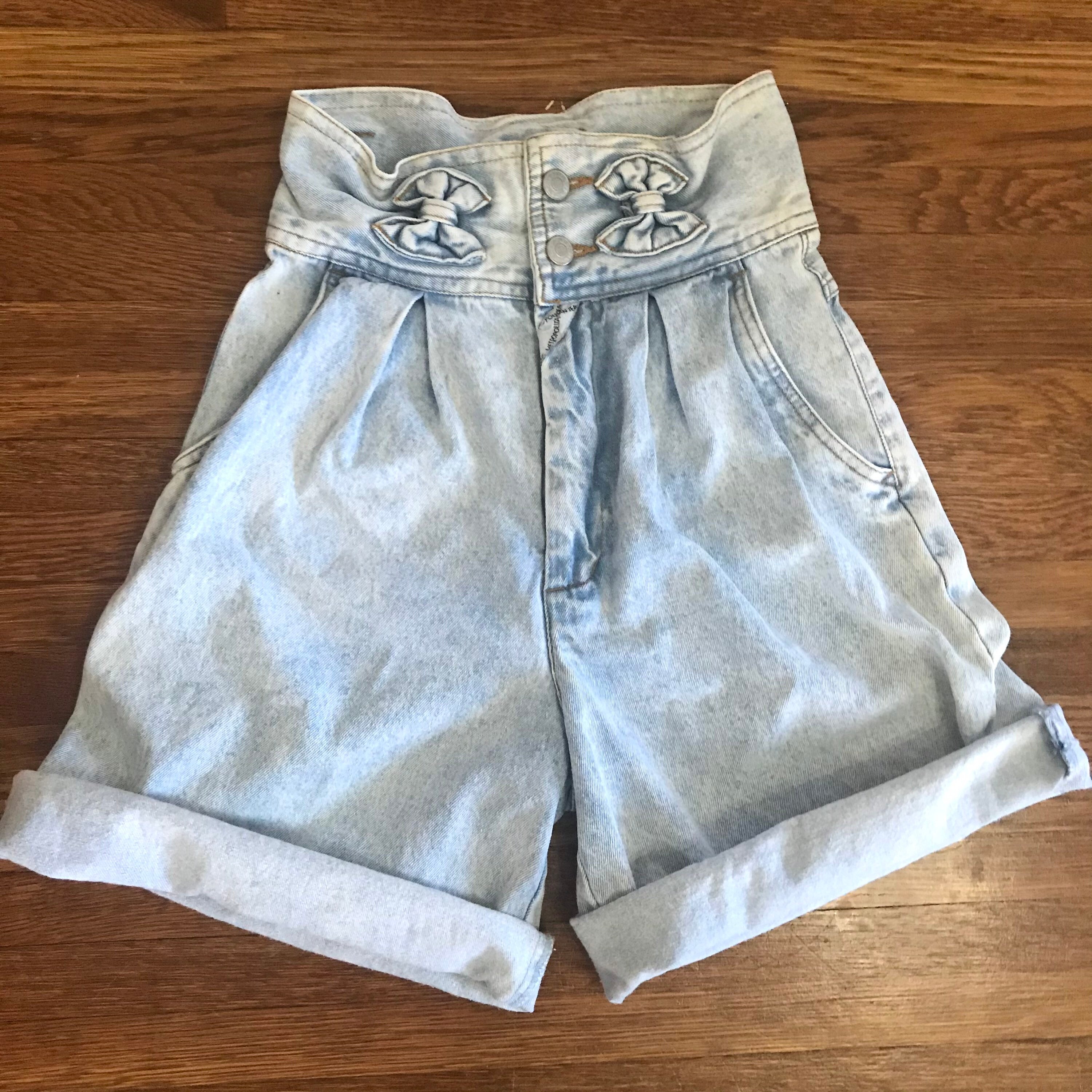 80s High Rise 22 Waist Mom Shorts Bows 