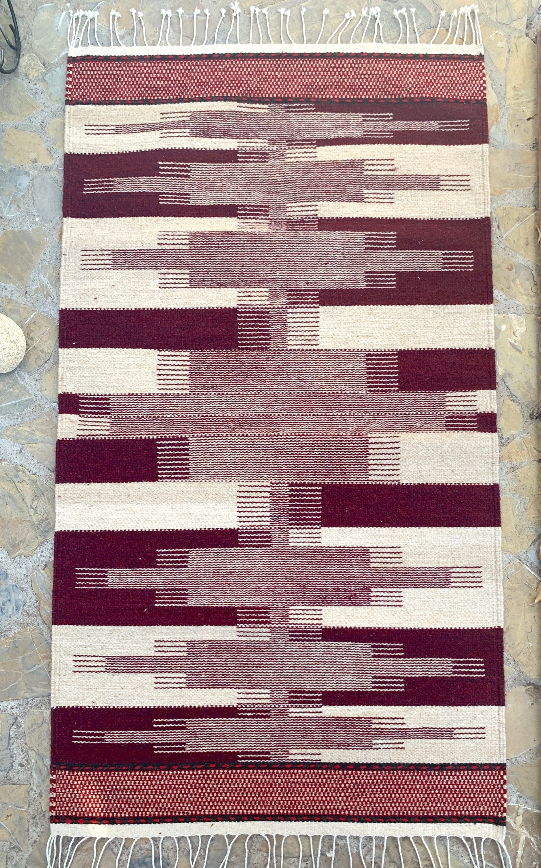 ウールラグ　幾何学模様　サポテックラグ 幾何学模様のサポテックウールラグ：手織りのメキシコ織物装飾