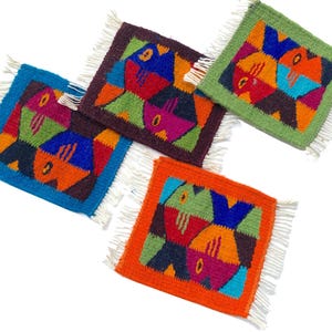 Posavasos de lana zapoteca tejidos a mano - Juego de 4 mini alfombras con diseño de banco de peces imagen 1