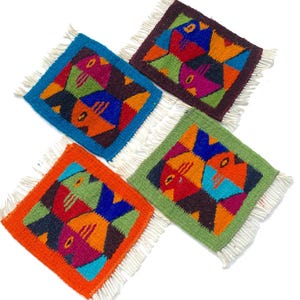 Posavasos de lana zapoteca tejidos a mano - Juego de 4 mini alfombras con diseño de banco de peces imagen 2