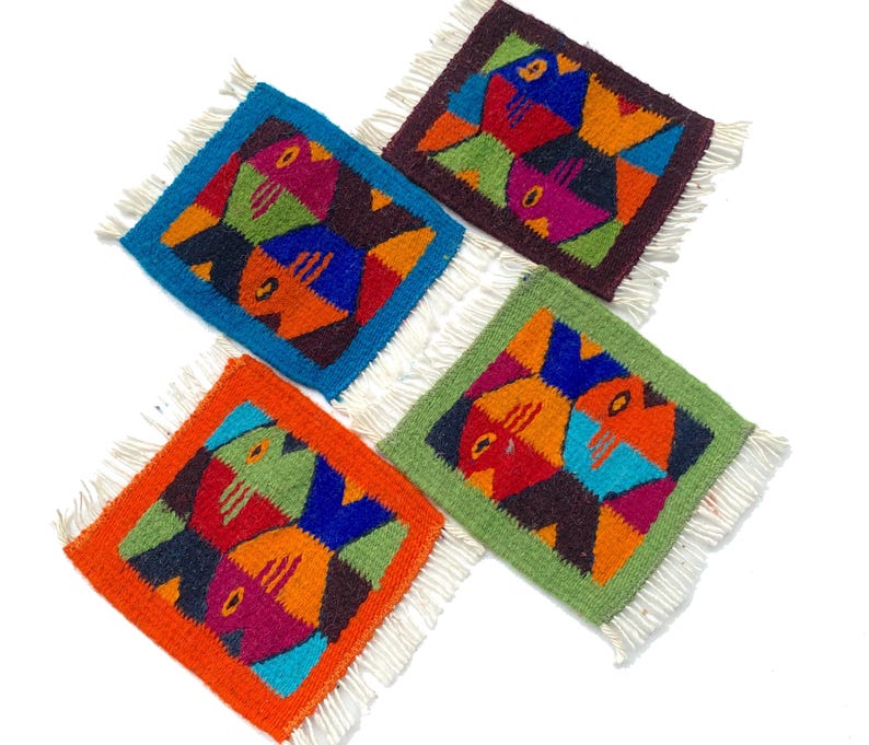 Posavasos de lana zapoteca tejidos a mano - Juego de 4 mini alfombras con diseño de banco de peces imagen 2