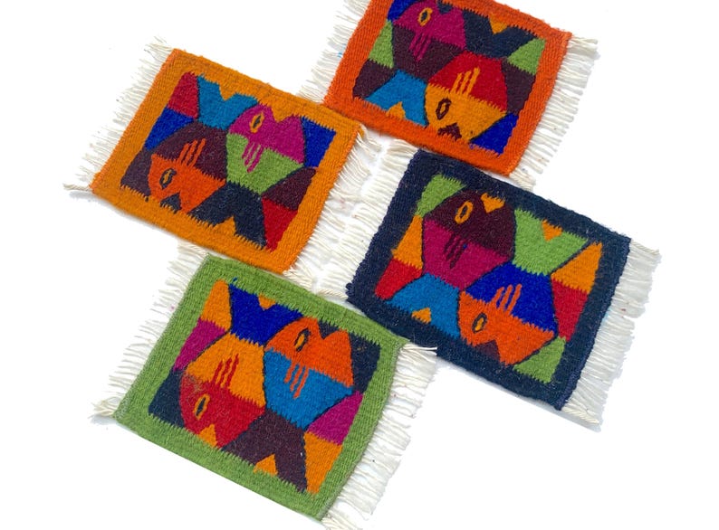 Posavasos de lana zapoteca tejidos a mano - Juego de 4 mini alfombras con diseño de banco de peces imagen 5