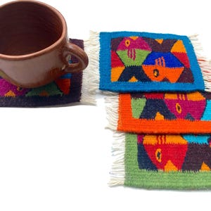 Posavasos de lana zapoteca tejidos a mano - Juego de 4 mini alfombras con diseño de banco de peces imagen 3