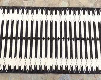 Zapotec Oaxacan 31"x60" Hand Woven White and Black Geometric Arrows Home Living Decoration Wall Hanging Floor Mat Wool Weaving Tapestry Rug