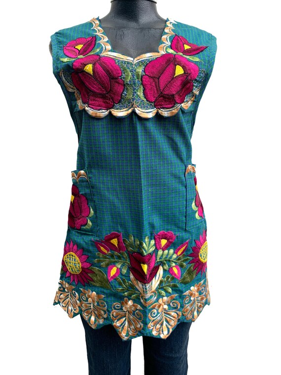 大きな花柄刺繍入り女性用エプロン：メキシコ風の便利なポケット付き