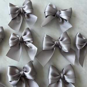 Silber Doppelschleifen 5,1 cm Ideal für Geschenkboxen und -taschen, Leckerli- und Keksboxen. Creme Bögen Champagne Bögen Fuschia BögenOrange Bögen Pfirsich Bögen