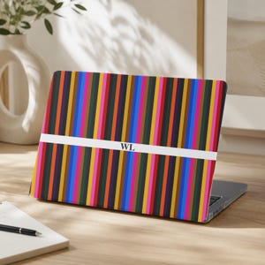 Funda para MacBook con rayas verticales multicolor / Carcasa protectora con monograma