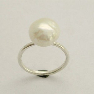 Simple Silver pearl Ring, stacking sterling silver ring, delicate ring, single pearl ring, fresh water pearl ring - Young love  - R1533