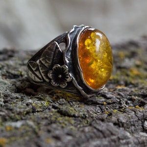 Bague ambrée, bague de déclaration, bague botanique, bague nature, bague en pierre précieuse orange, bague de fiançailles, bague en argent sterling - Dans le jardin R1771-1