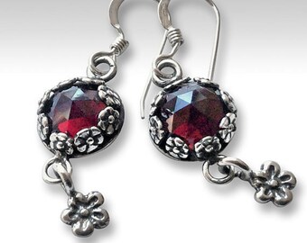 Garnet silver floral dangle earrings - Juliette E8012