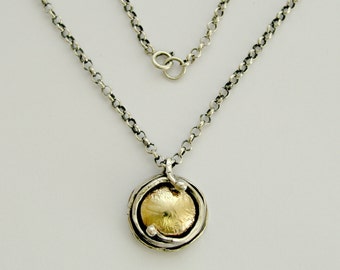 Colgante de plata esterlina, colgante de oro amarillo, collar de dos tonos, colgante de oro martillado, collar de plata oxidada - Caminando en círculos N8980G