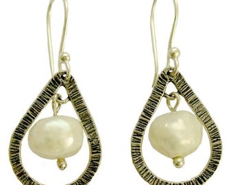 Teardrop shape pearls, hammered pearls earrings, silver dangle earrings, pearl earrings, sterling silver earrings - Pearl vision - E7880-5