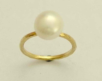 14K Gold Pearl Ring, yellow gold ring, single pearl ring, peacock pearl ring, peach pearl ring, gold ring, thin ring - Young Love. RG1533