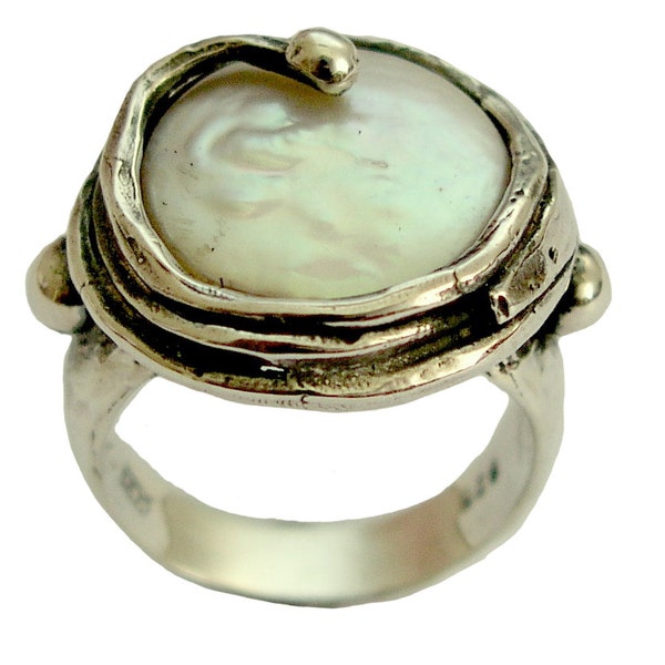Cocktail ring, coin pearl ring, pearl gemstone ring, sterling silver ring, statement ring, organic ring, hammered ring - Vanilla ice R1470-3