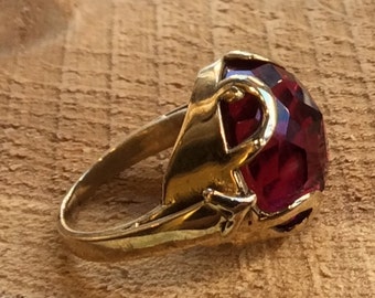 Gold-tone ruby brass statement cocktail ring - Queen of Hearts R2316