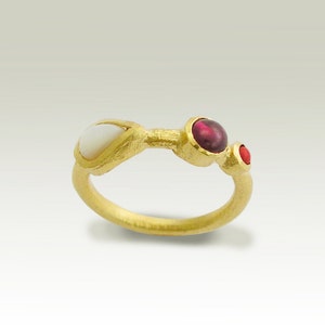 14K Gold Ring, Yellow Gold Ring, Shell Ring, Garnet Ring, Coral Ring ...