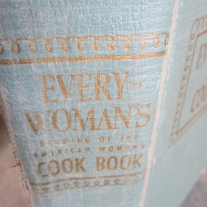 Vintage 1951 American Woman&#39;s Cook Book with Thumb Index