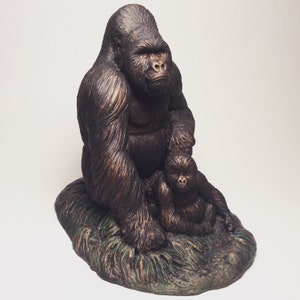 Mountain Gorilla Silverback and baby sculpture statue
