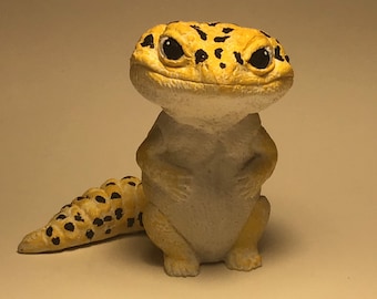 toy gecko figurine