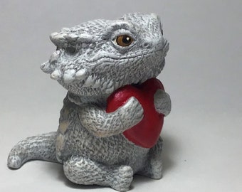 Bearded Dragon cutie   Heart figurine sculpture white