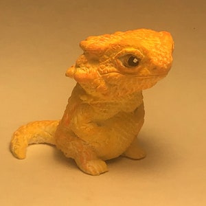 Bearded dragon sculpture baby cutie figurine yellow orange finish