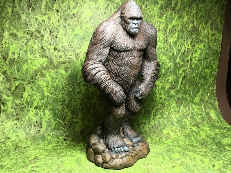 sasquatch tree statue