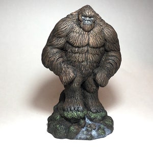 NEW Bigfoot Sasquatch figure mountain spring giant  sculpted by hand brown